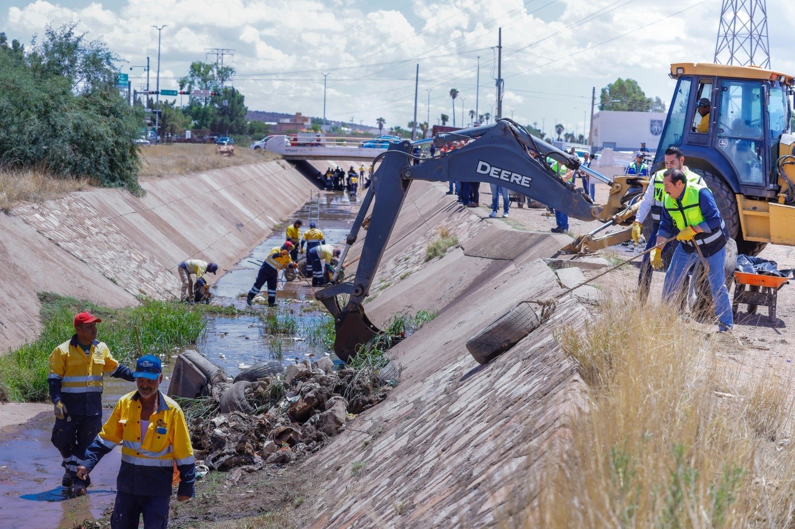 Intensifica Municipio limpieza de canales en zona urbana para prevenir ...